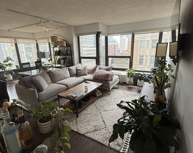 30 E Huron Street - Photo Thumbnail 2