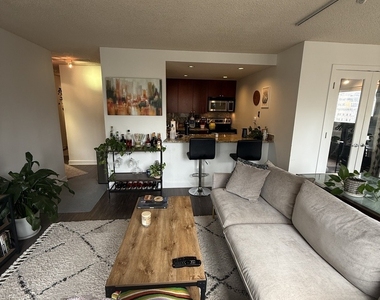 30 E Huron Street - Photo Thumbnail 6