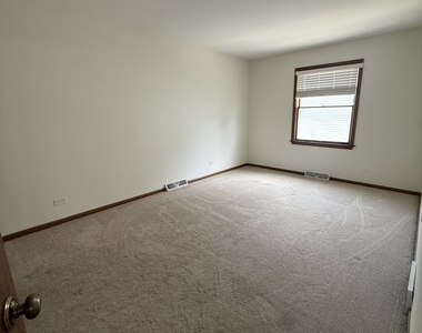 121 Spuhler Drive - Photo Thumbnail 11