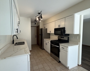 121 Spuhler Drive - Photo Thumbnail 6