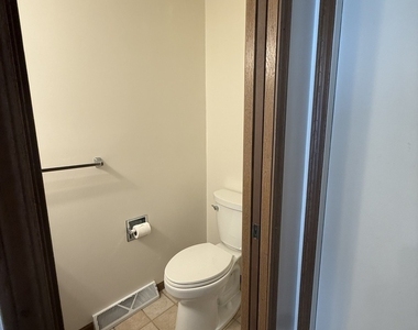 121 Spuhler Drive - Photo Thumbnail 8