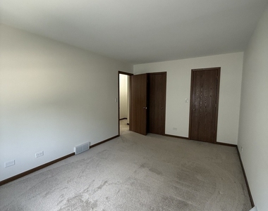 121 Spuhler Drive - Photo Thumbnail 12
