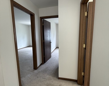 121 Spuhler Drive - Photo Thumbnail 16