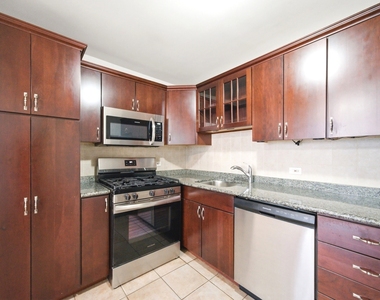 400 E Randolph Street - Photo Thumbnail 2