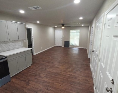 7343 Le Havre Road - Photo Thumbnail 4