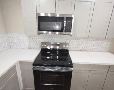 7343 Le Havre Road - Photo Thumbnail 10