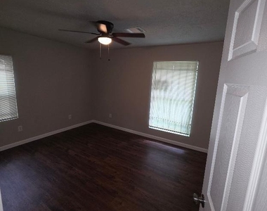 7343 Le Havre Road - Photo Thumbnail 16