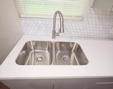 7343 Le Havre Road - Photo Thumbnail 8