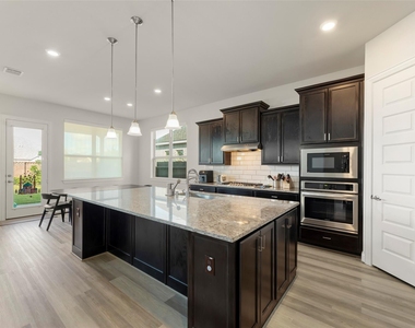 922 Shumard Street - Photo Thumbnail 12