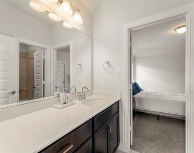922 Shumard Street - Photo Thumbnail 30