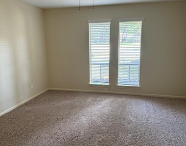 4 Kingsley Court - Photo Thumbnail 12