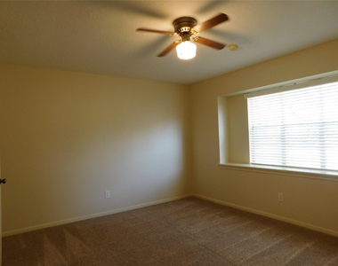4 Kingsley Court - Photo Thumbnail 12