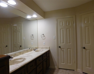 4 Kingsley Court - Photo Thumbnail 7