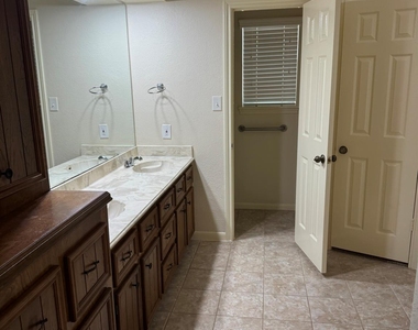4 Kingsley Court - Photo Thumbnail 8