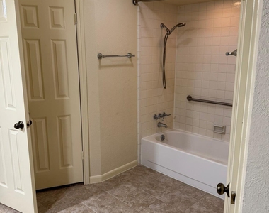 4 Kingsley Court - Photo Thumbnail 7