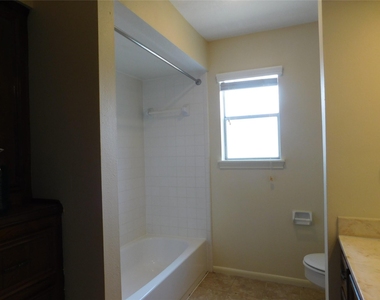 4 Kingsley Court - Photo Thumbnail 13