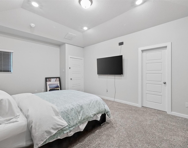 14839 Slow River Ave - Photo Thumbnail 31