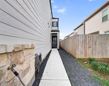 14839 Slow River Ave - Photo Thumbnail 4