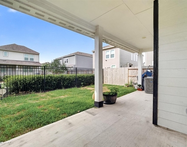 14839 Slow River Ave - Photo Thumbnail 33