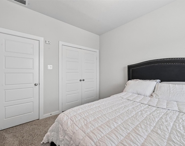 14839 Slow River Ave - Photo Thumbnail 28