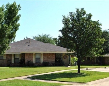 806 E Houston Street - Photo Thumbnail 1