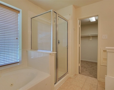 4822 Bonny Loch Lane - Photo Thumbnail 20
