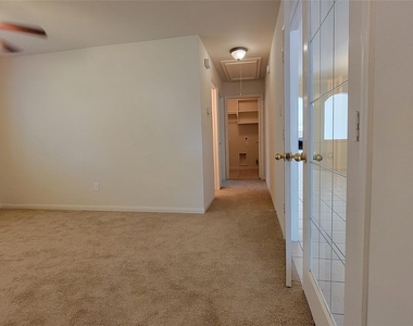 4822 Bonny Loch Lane - Photo Thumbnail 5