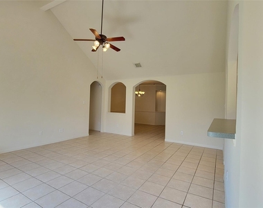 4822 Bonny Loch Lane - Photo Thumbnail 7