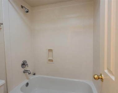 4822 Bonny Loch Lane - Photo Thumbnail 18