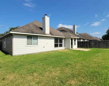 4822 Bonny Loch Lane - Photo Thumbnail 3