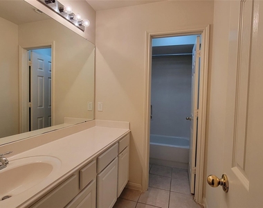 4822 Bonny Loch Lane - Photo Thumbnail 17