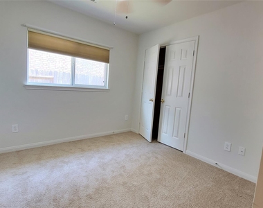 4822 Bonny Loch Lane - Photo Thumbnail 14