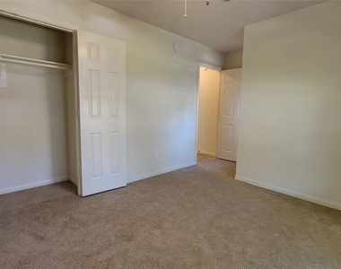 4822 Bonny Loch Lane - Photo Thumbnail 13