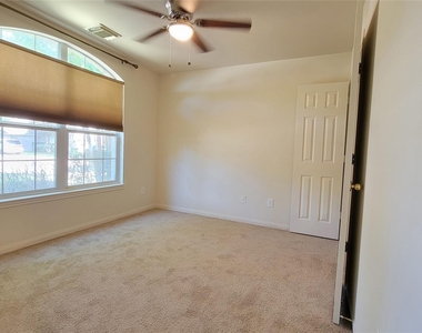 4822 Bonny Loch Lane - Photo Thumbnail 12