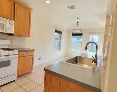 4822 Bonny Loch Lane - Photo Thumbnail 9