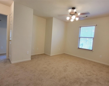 4822 Bonny Loch Lane - Photo Thumbnail 4