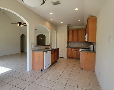 4822 Bonny Loch Lane - Photo Thumbnail 10