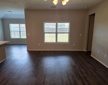 20714 Southern Woods Drive - Photo Thumbnail 4