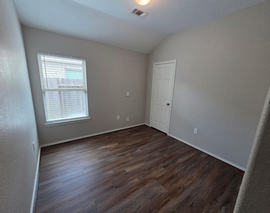 20714 Southern Woods Drive - Photo Thumbnail 18