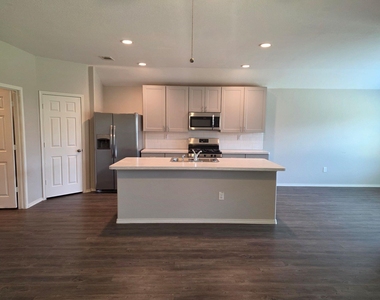 20714 Southern Woods Drive - Photo Thumbnail 6