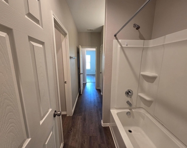 20714 Southern Woods Drive - Photo Thumbnail 25