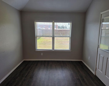 20714 Southern Woods Drive - Photo Thumbnail 9