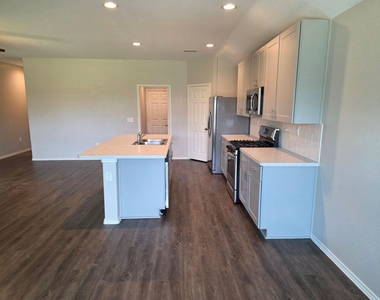 20714 Southern Woods Drive - Photo Thumbnail 10