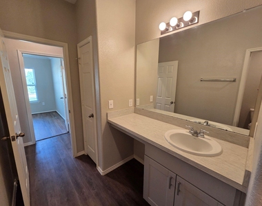 20714 Southern Woods Drive - Photo Thumbnail 23