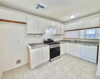 10910 Olivewood Drive - Photo Thumbnail 4