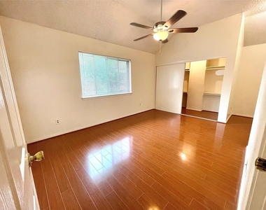 10910 Olivewood Drive - Photo Thumbnail 7