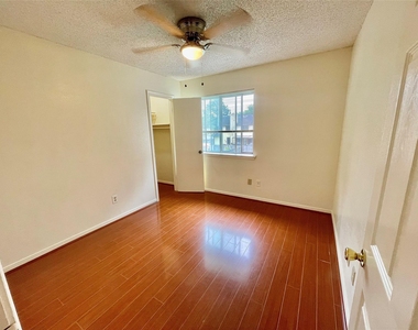 10910 Olivewood Drive - Photo Thumbnail 12