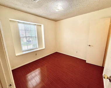 10910 Olivewood Drive - Photo Thumbnail 11
