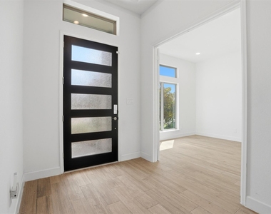 2202 Mallow Lane - Photo Thumbnail 3
