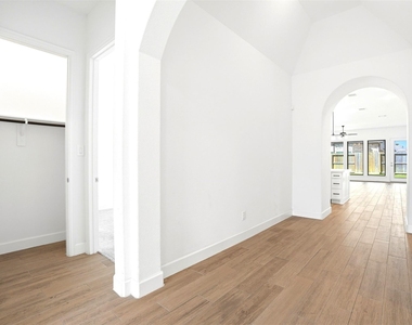 2202 Mallow Lane - Photo Thumbnail 5
